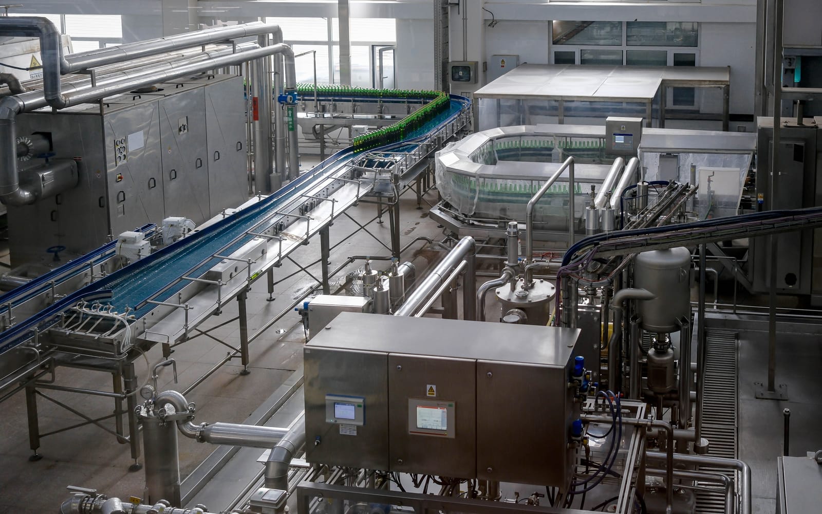 Bottling line conveyors
