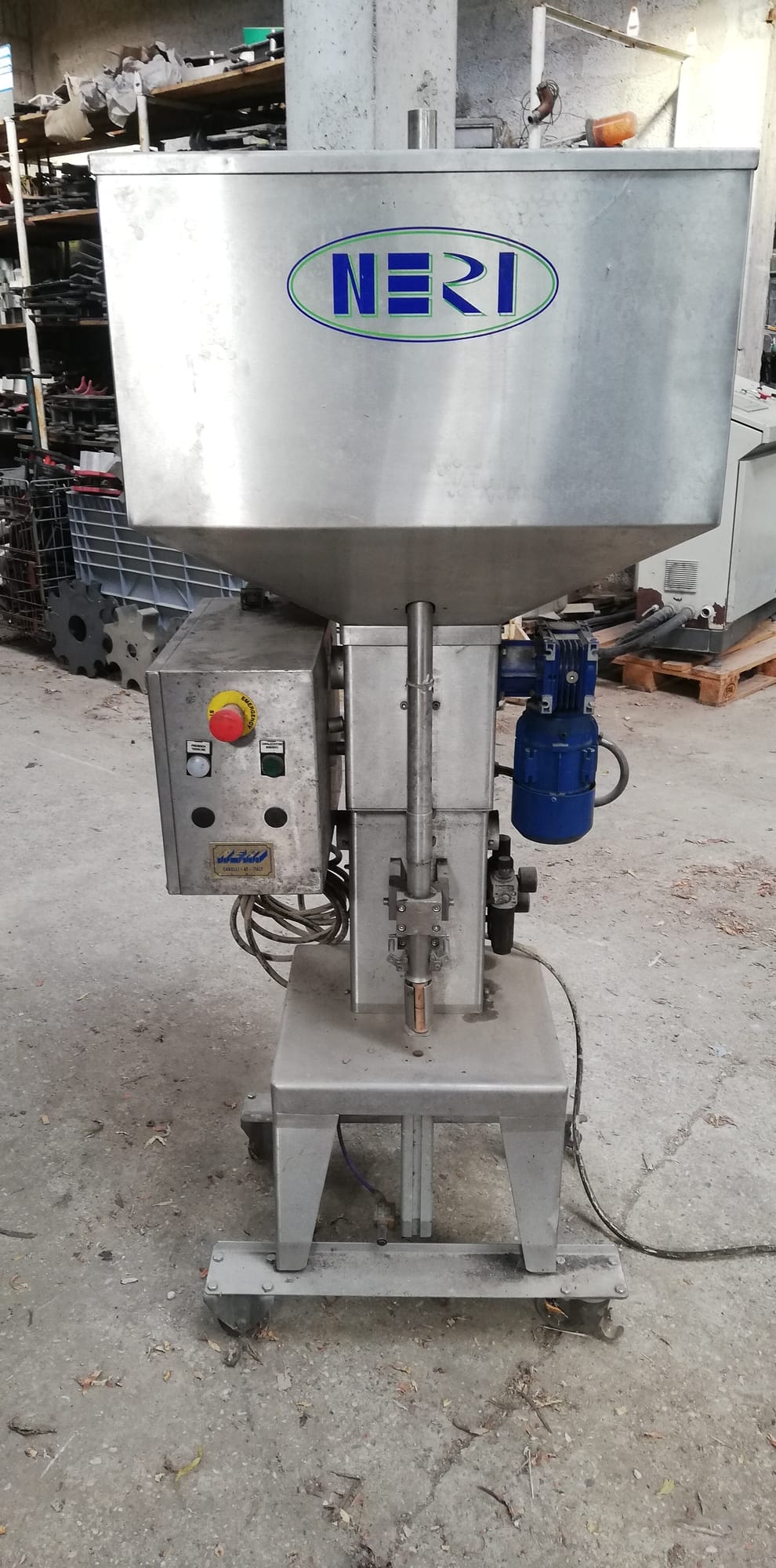 Neri straight-cork feeder