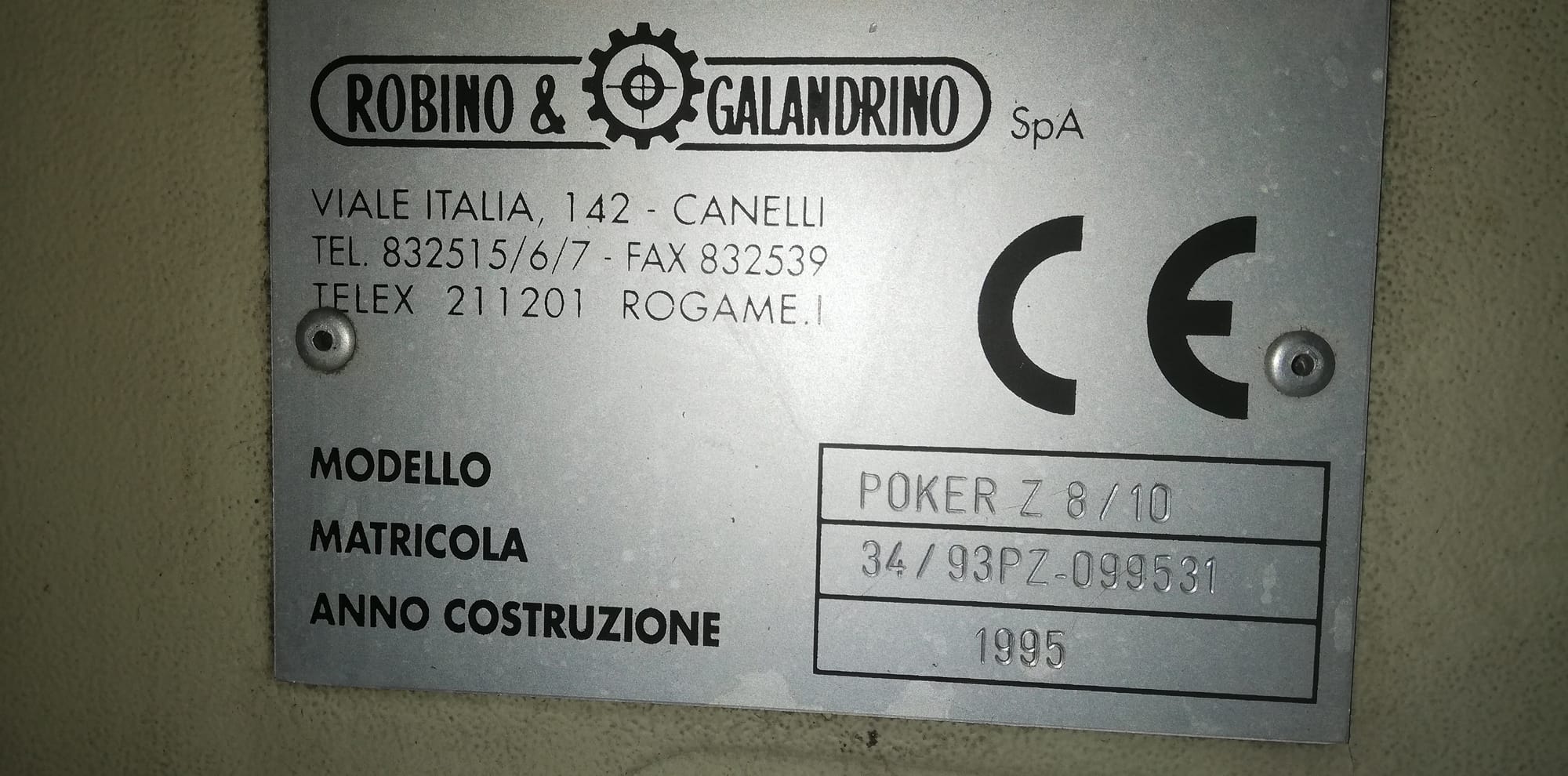 Robino & Galandrino capsule dispenser-smoother