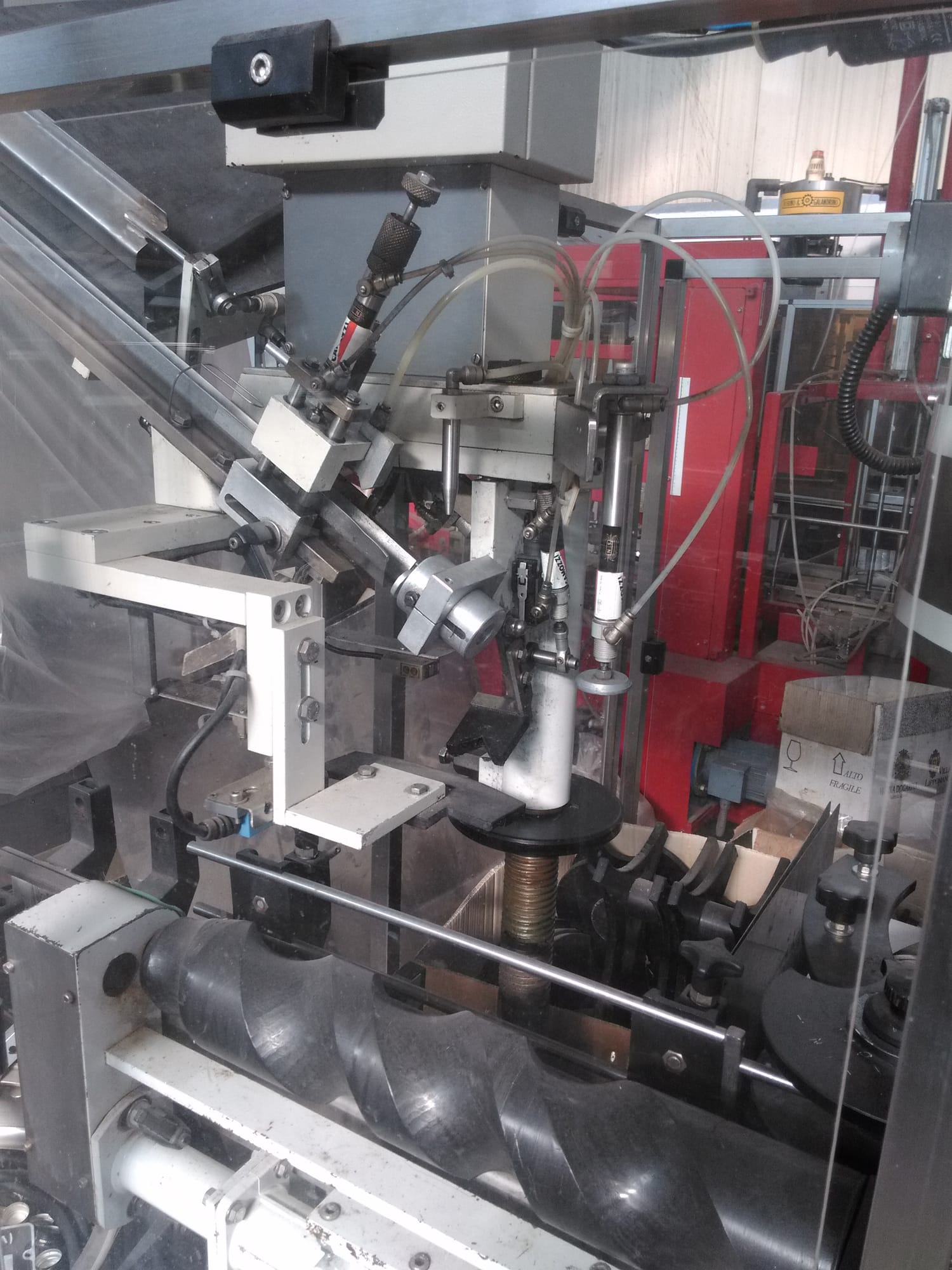 Eticap System polylaminate capsule dispenser-smoother