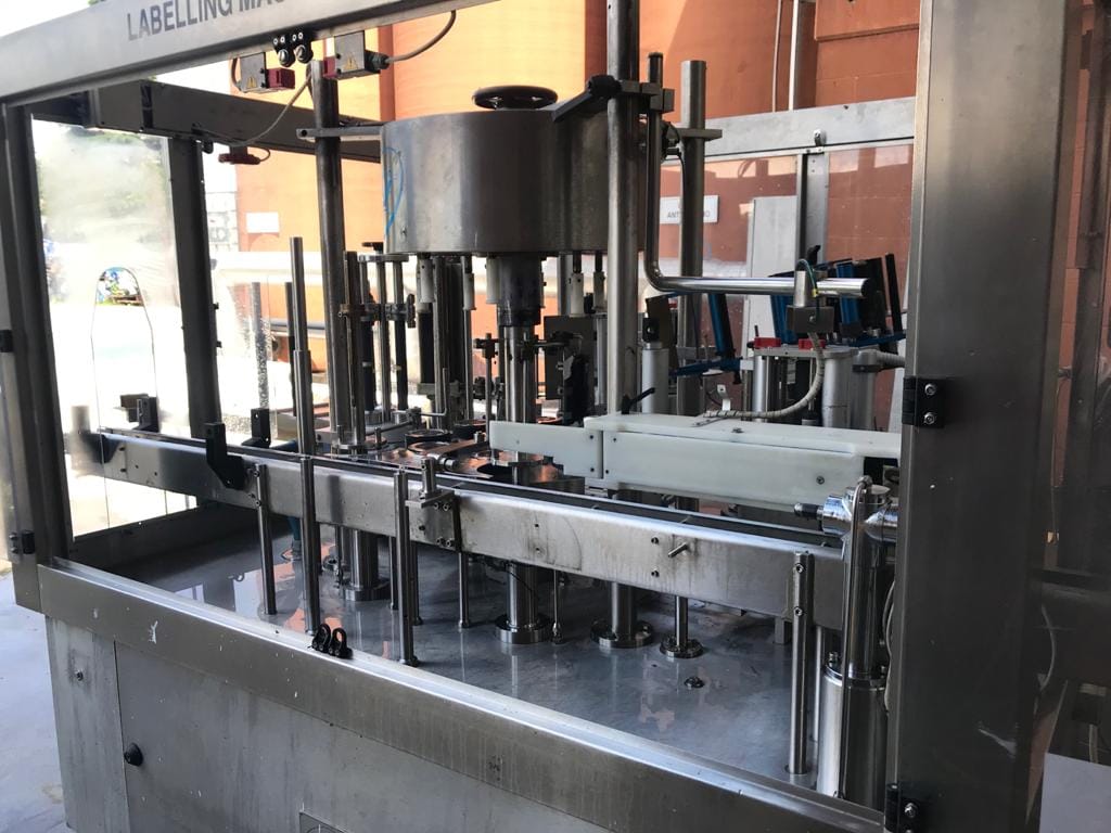 AVE 8-head rotary labeller