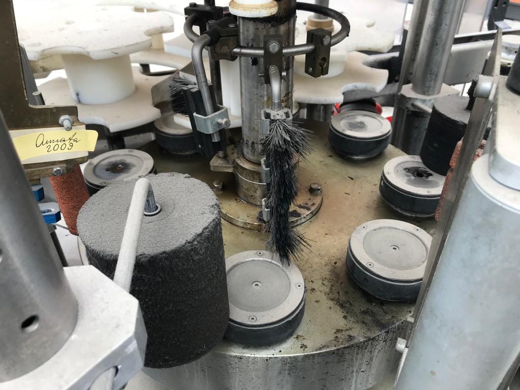 AVE 8-head rotary labeller
