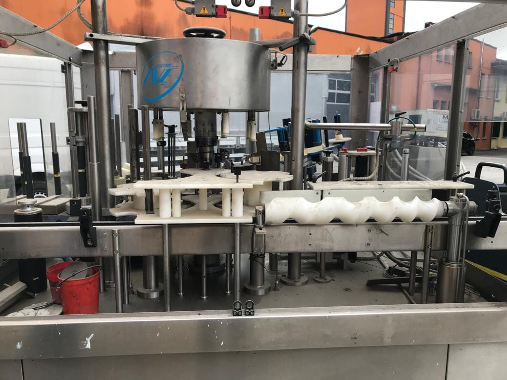 AVE 8-head rotary labeller