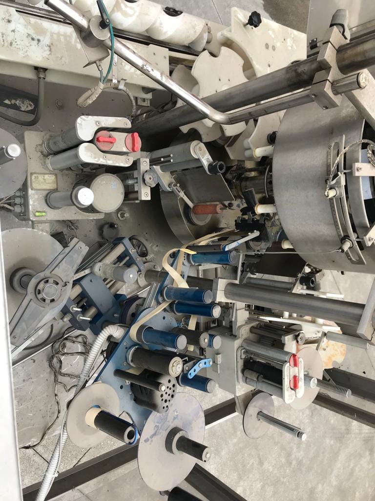 AVE 8-head rotary labeller