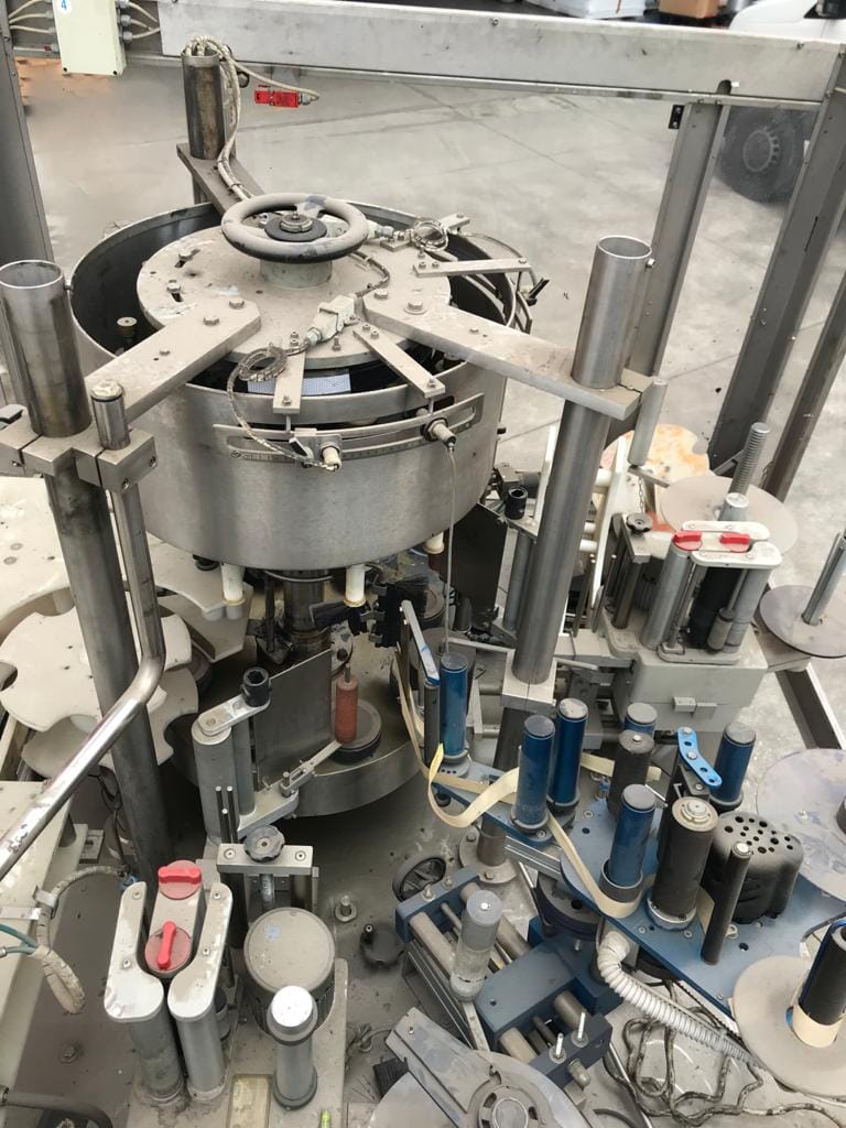 AVE 8-head rotary labeller