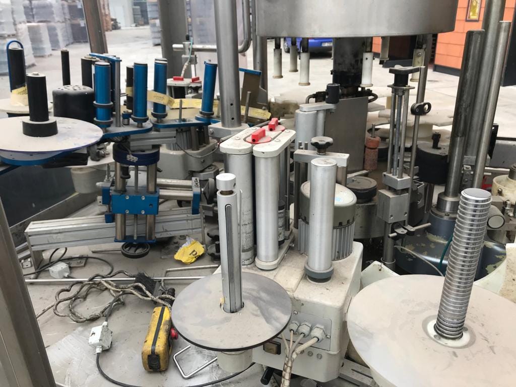 AVE 8-head rotary labeller