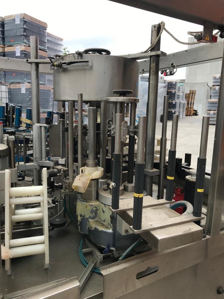 AVE 8-head rotary labeller