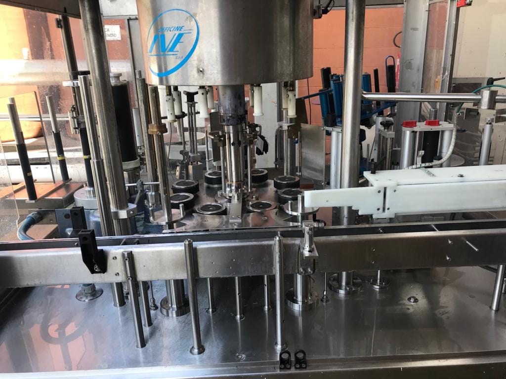 AVE 8-head rotary labeller