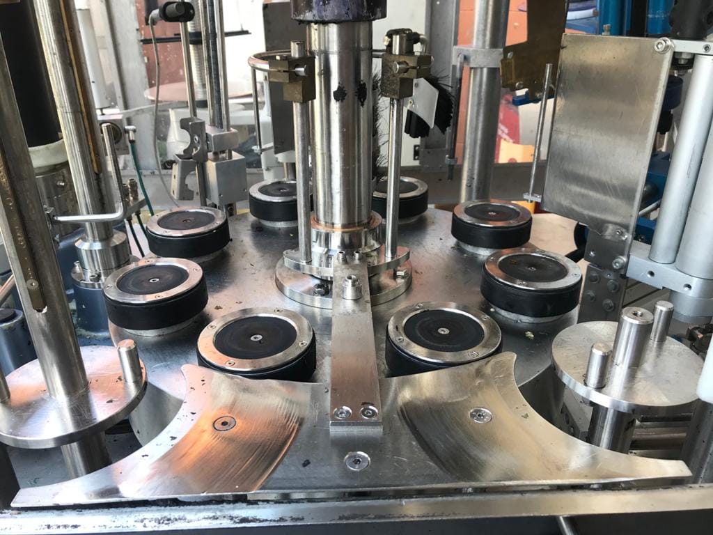 AVE 8-head rotary labeller