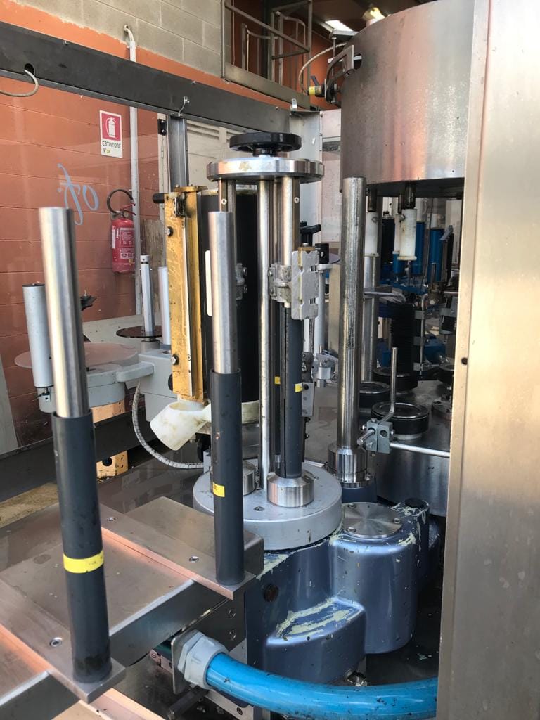 AVE 8-head rotary labeller