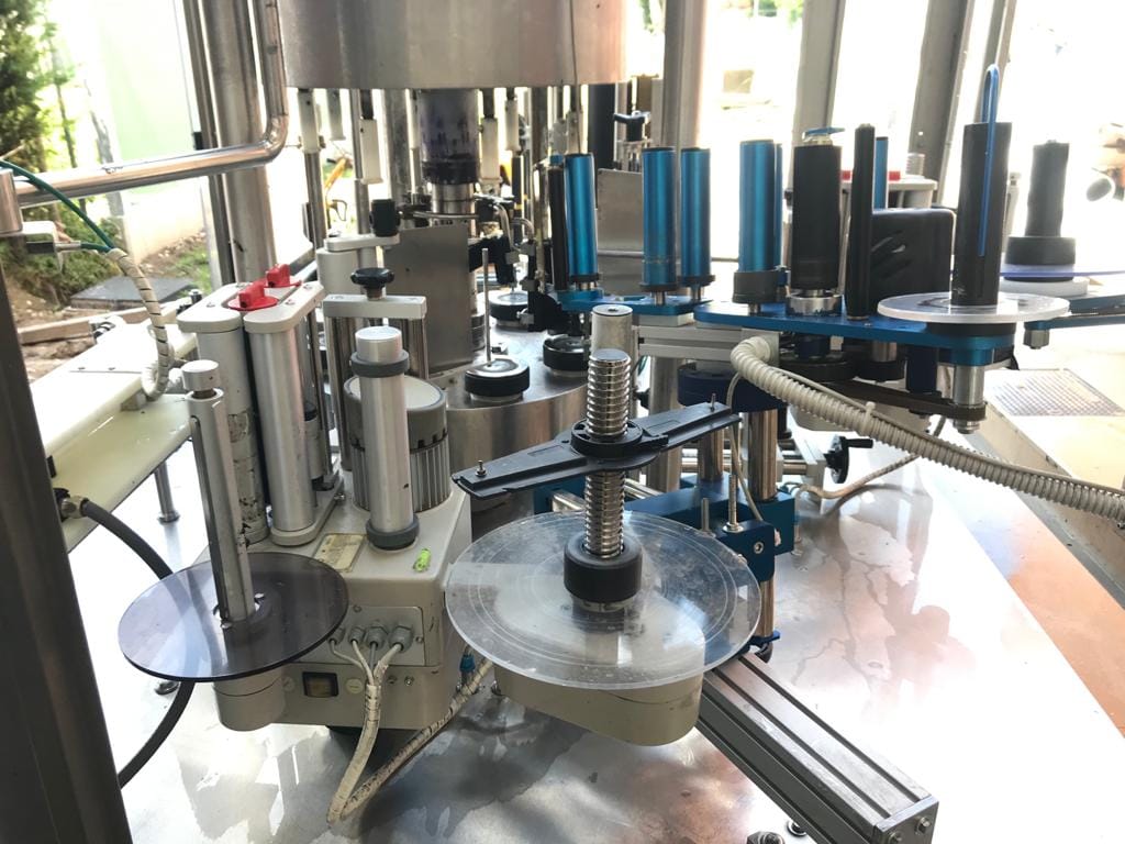 AVE 8-head rotary labeller