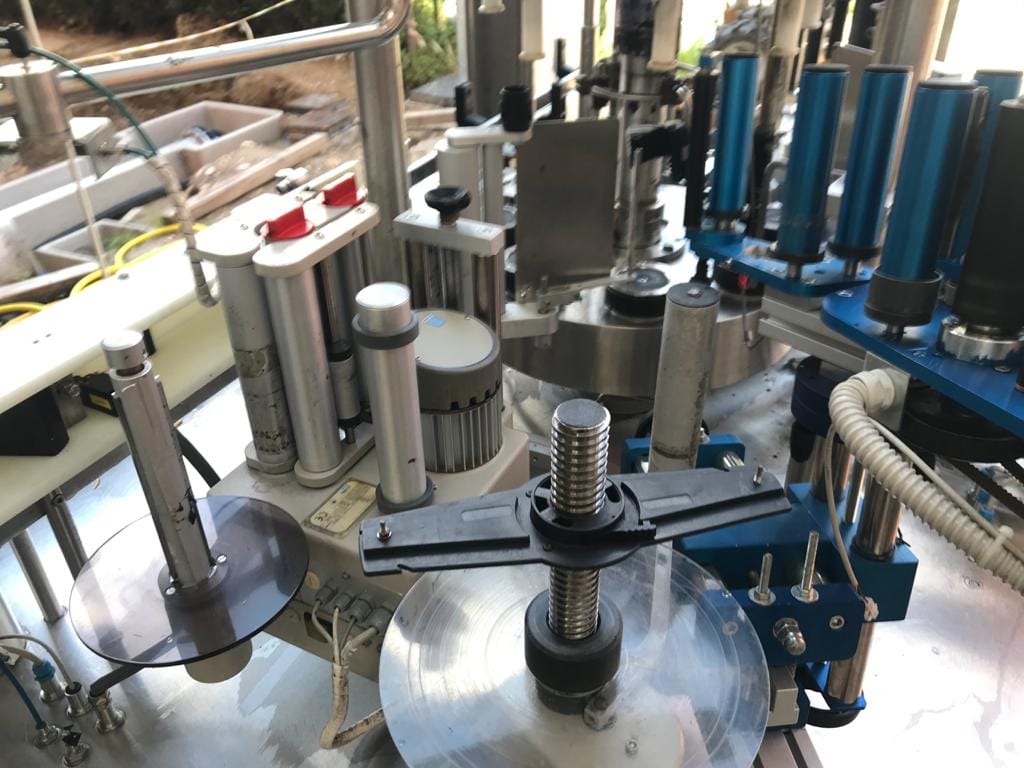 AVE 8-head rotary labeller