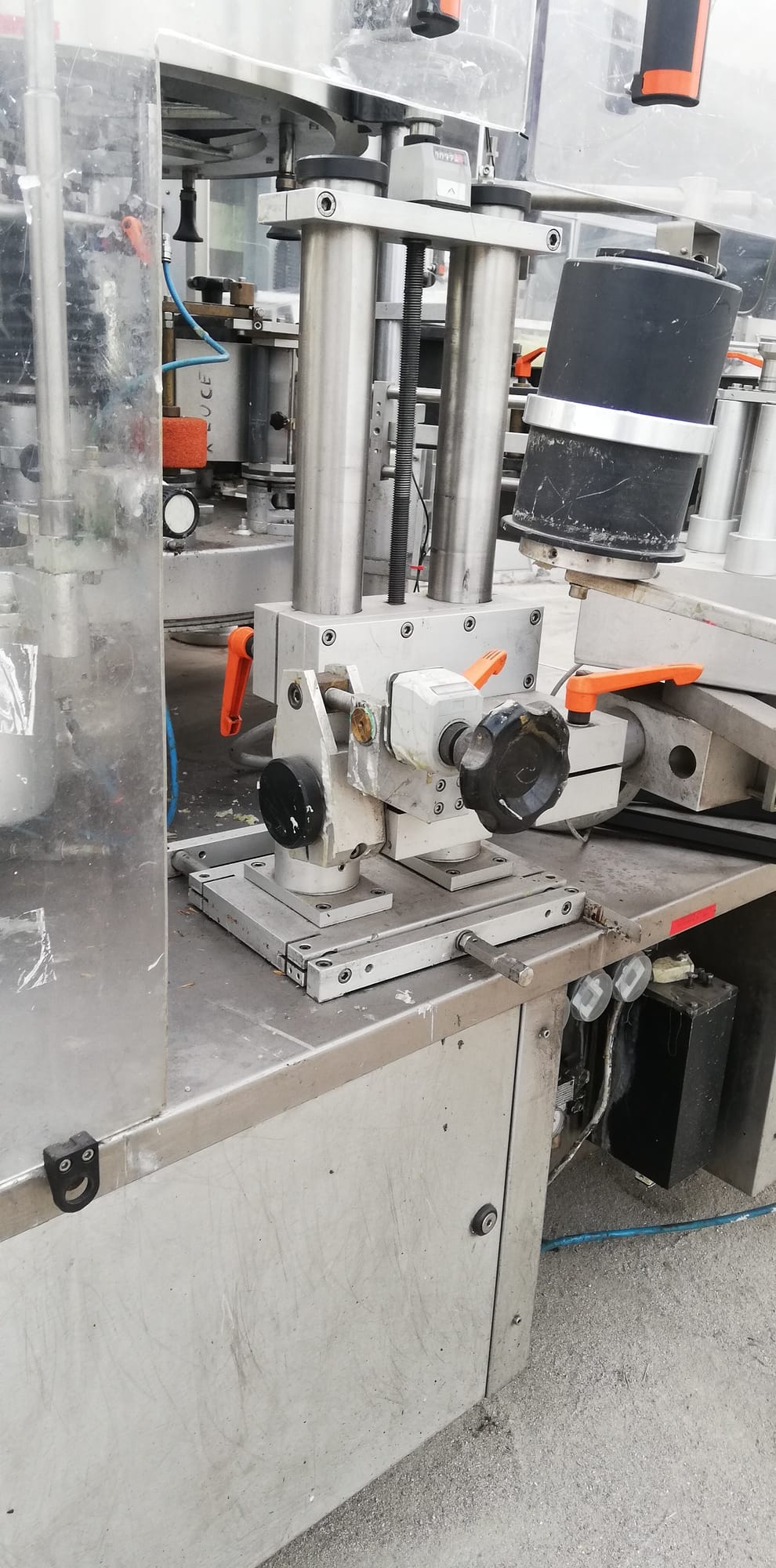 Kosme 9-head rotary labeller