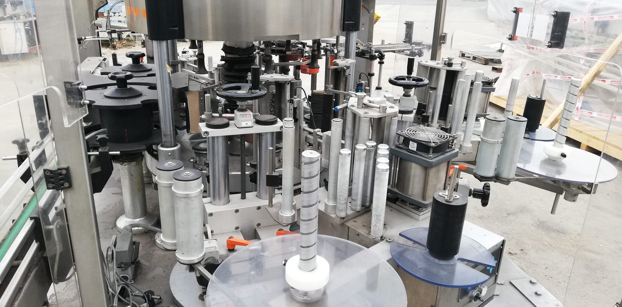 Kosme 9-head rotary labeller
