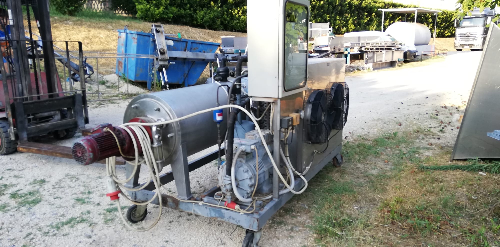Scraped-surface chiller unit