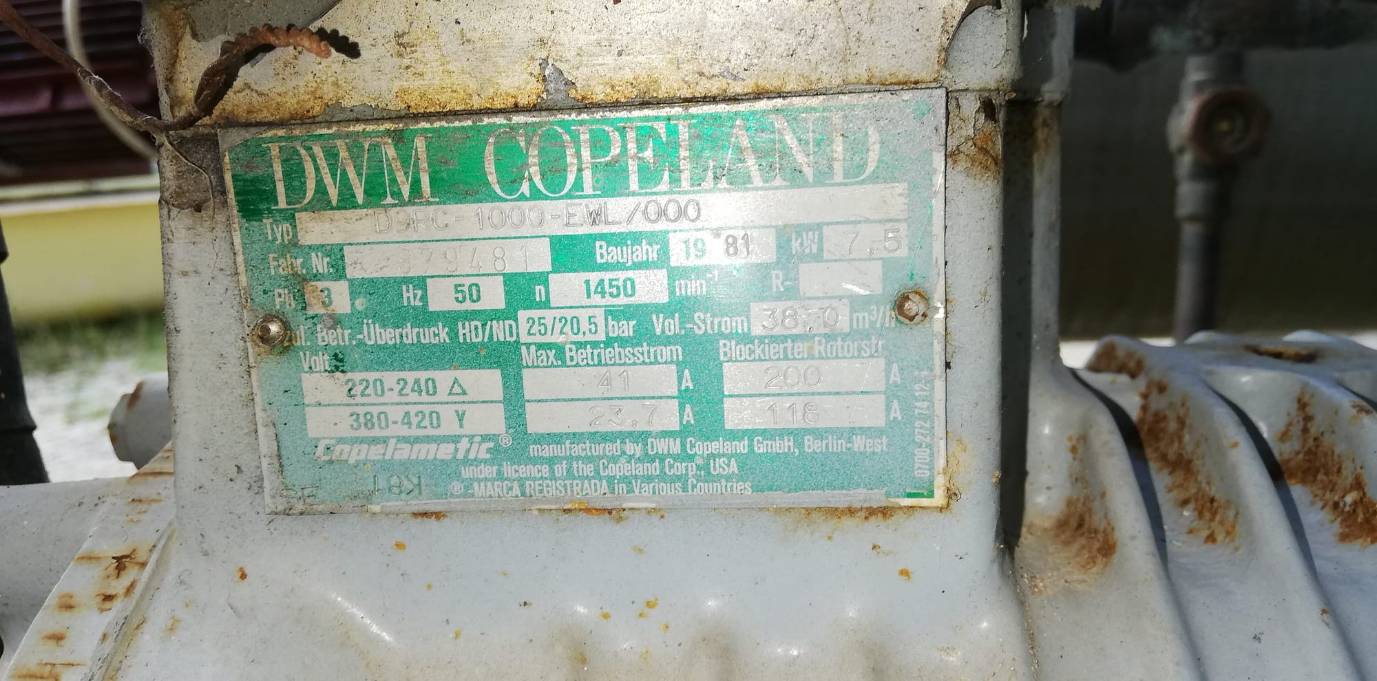 Scraped-surface chiller unit