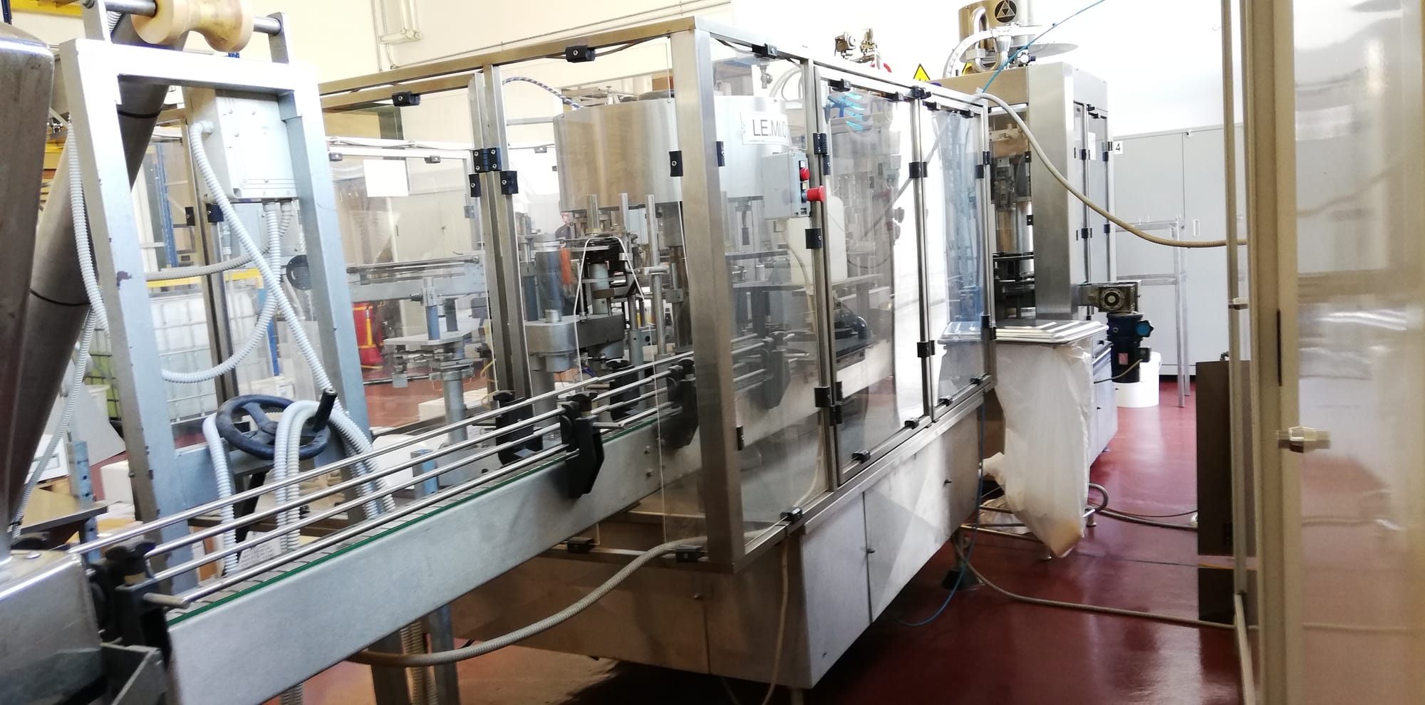 Bottling line (suitable for dry and sweet liqueurs and oil)