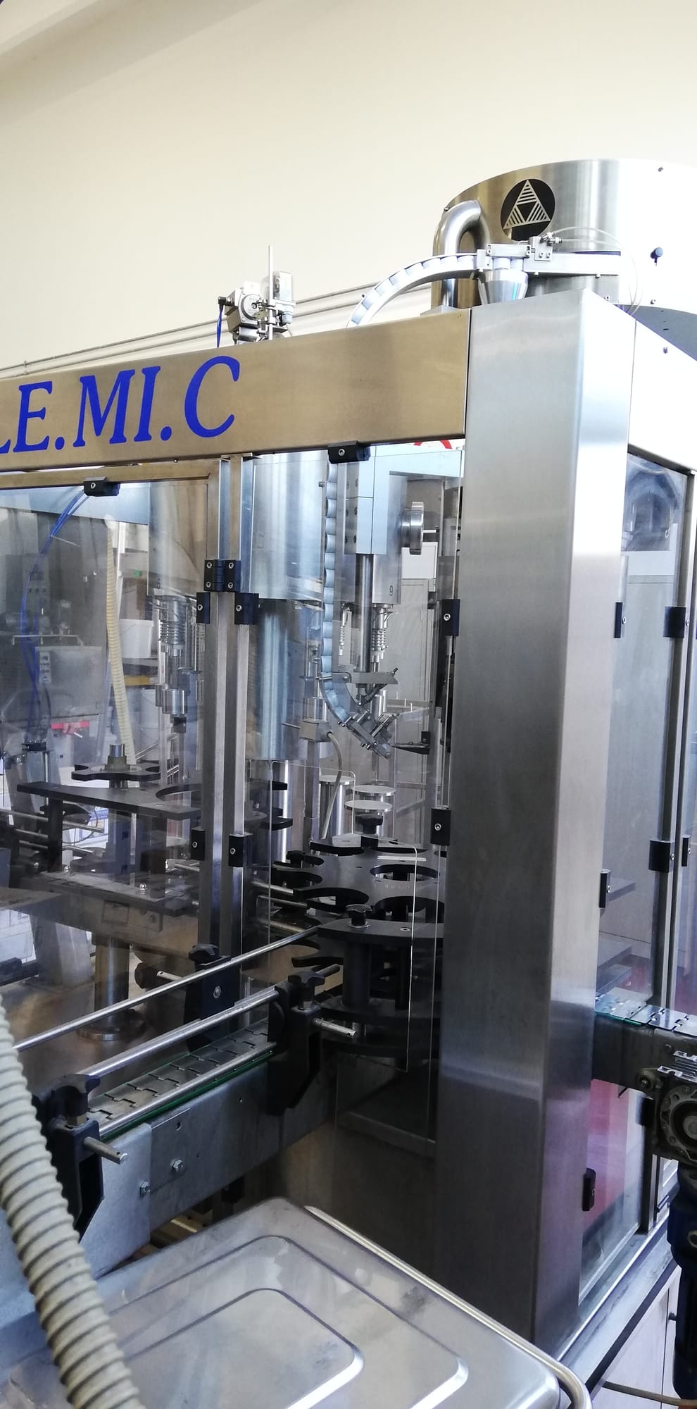 Bottling line (suitable for dry and sweet liqueurs and oil)