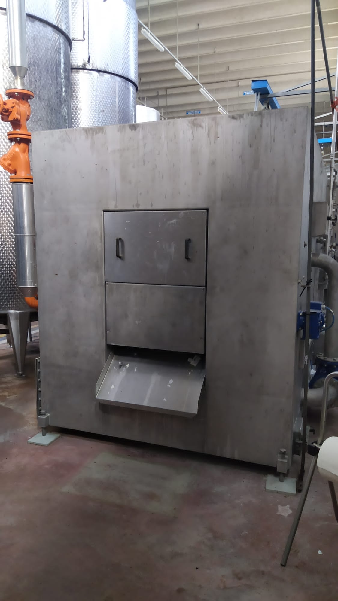 Enomeco 12-row bottle soaker-washer