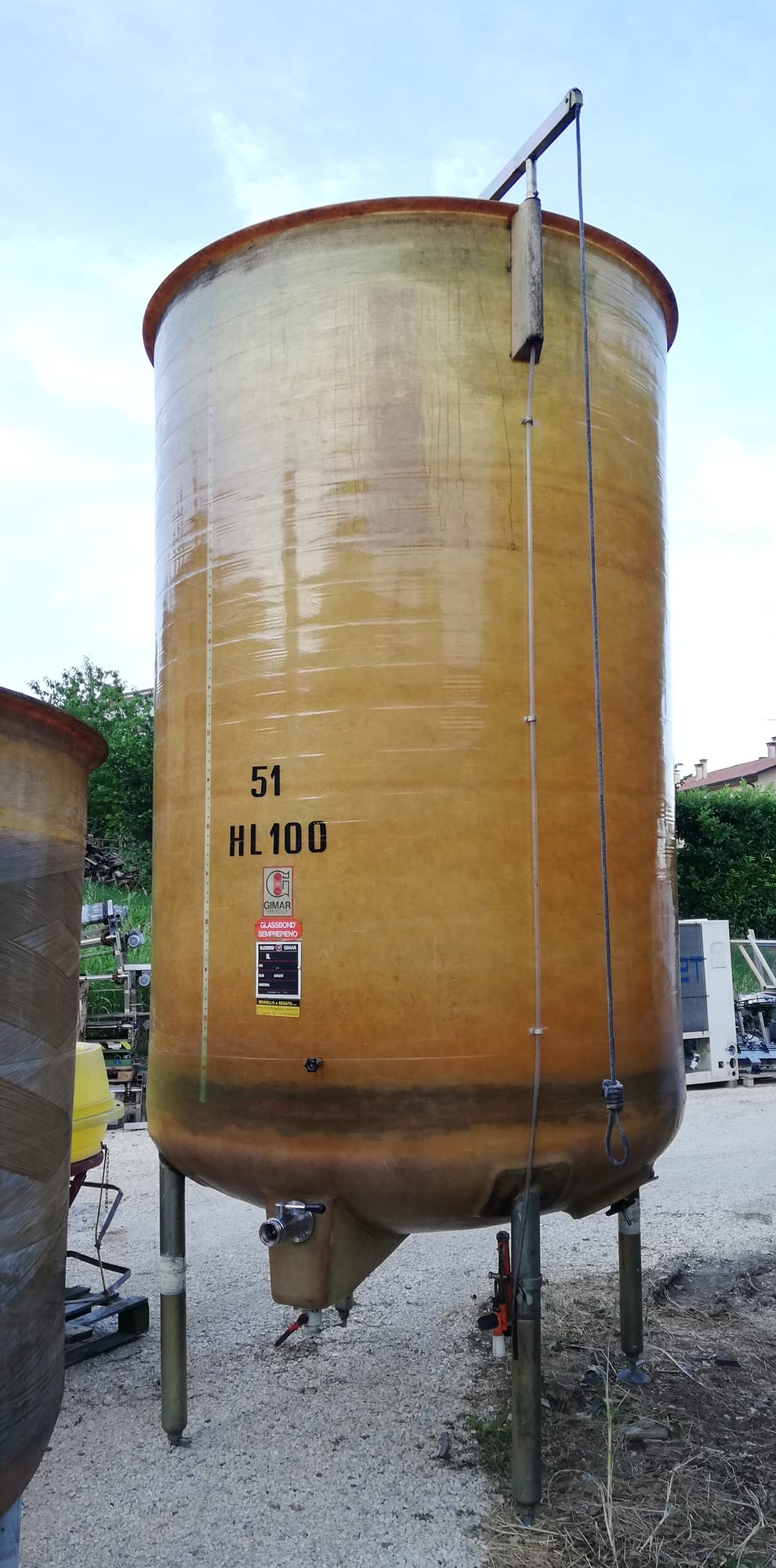 2 × 100 hl fiberglass variable-capacity tanks