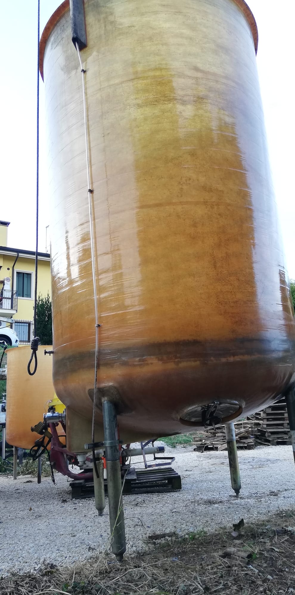 2 × 100 hl fiberglass variable-capacity tanks