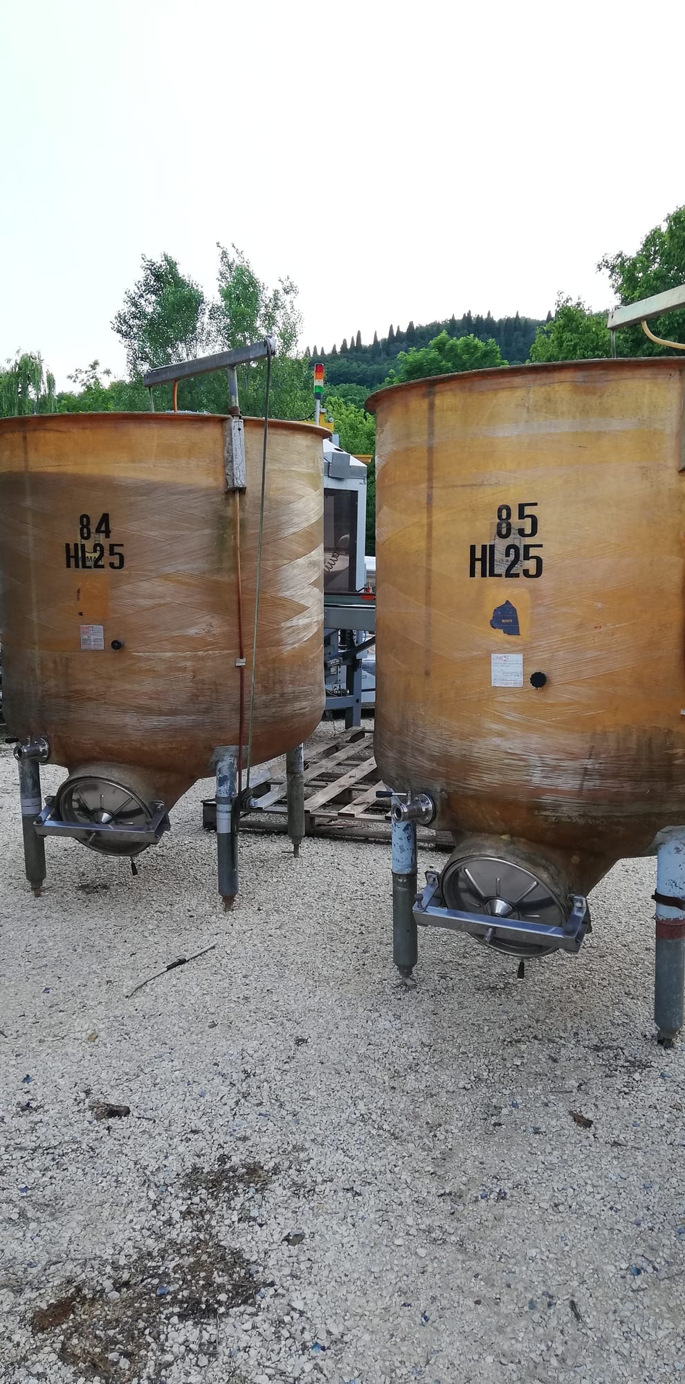 2 × 25 hl fiberglass variable-capacity tanks