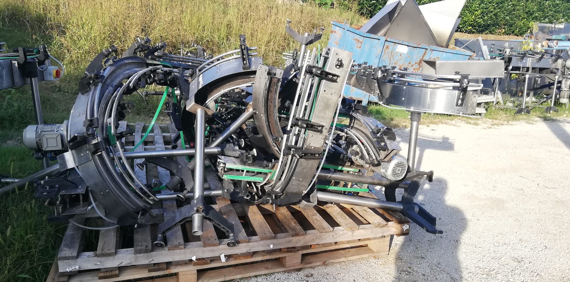 Stainless-steel bottle conveyors