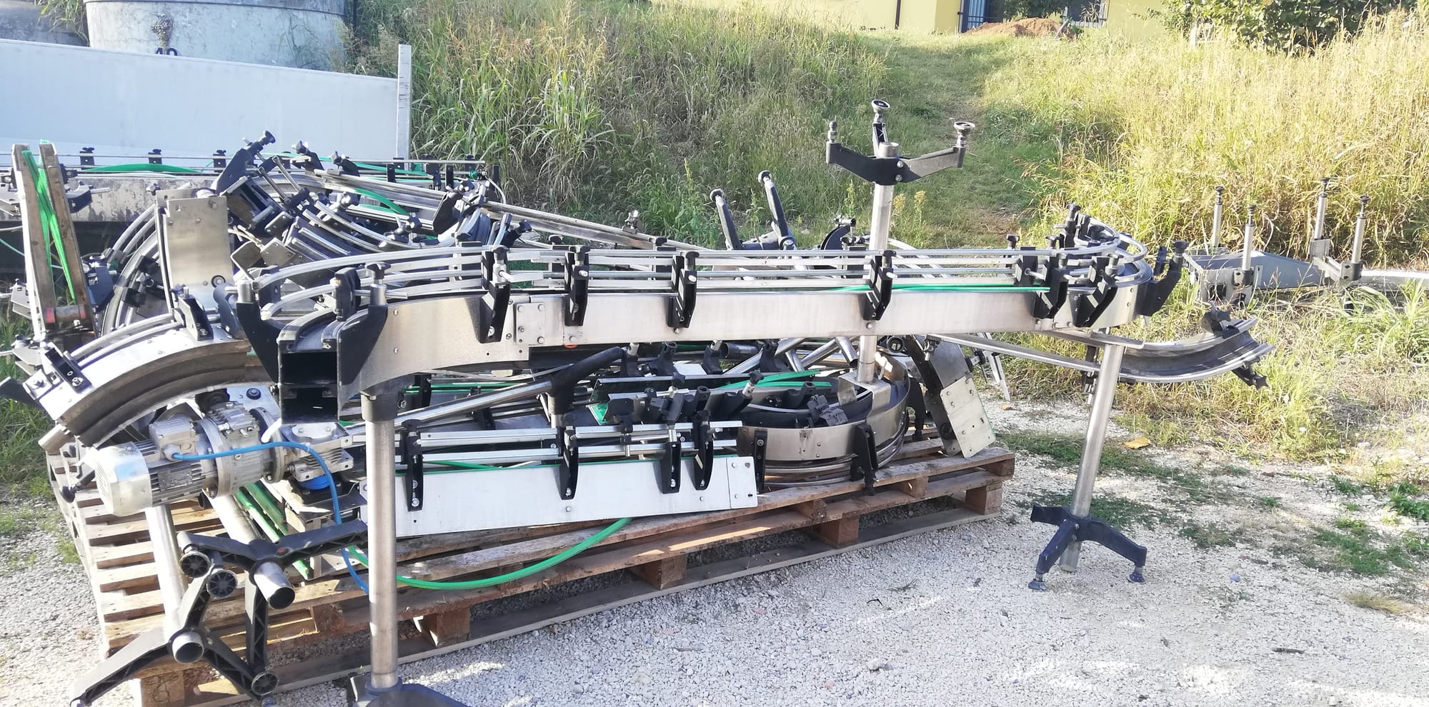 Stainless-steel bottle conveyors