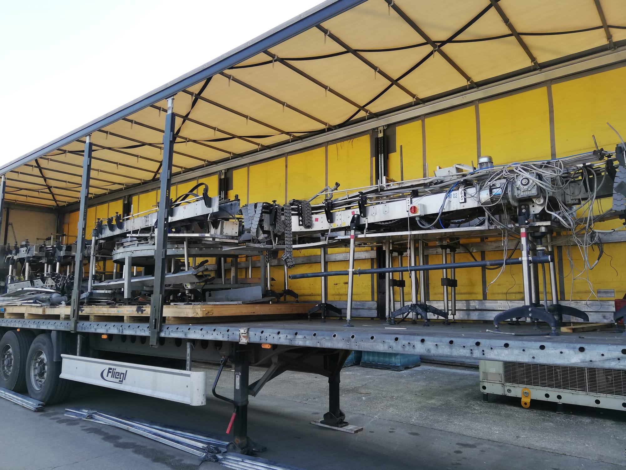 Stainless-steel bottle conveyors
