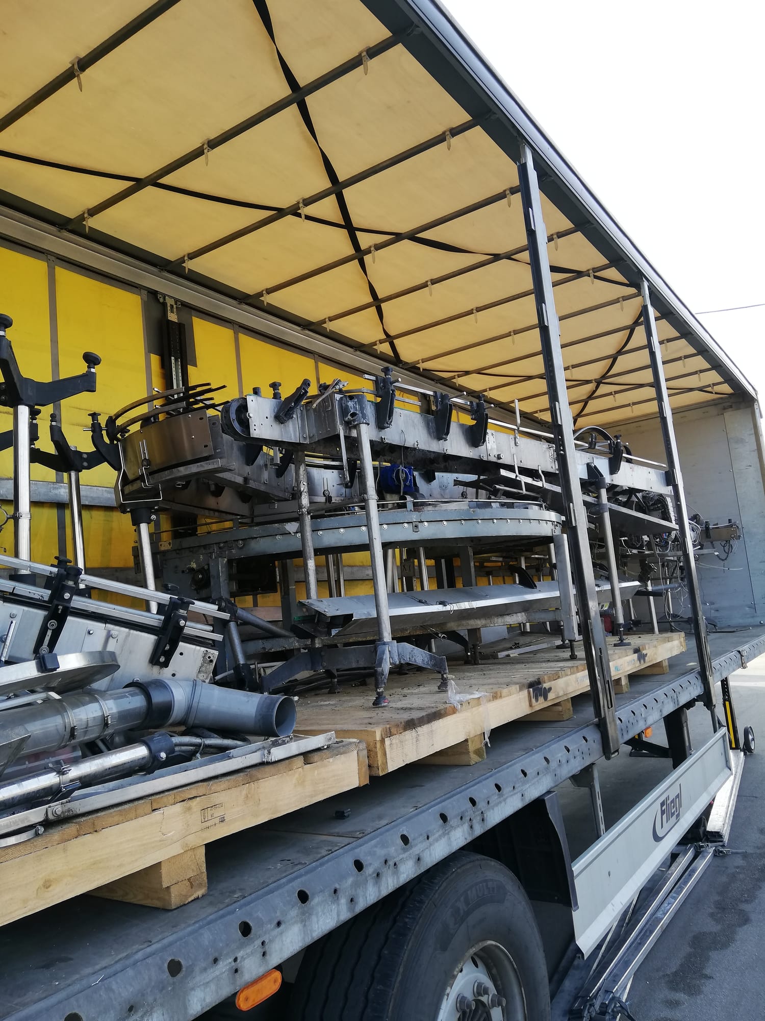 Stainless-steel bottle conveyors