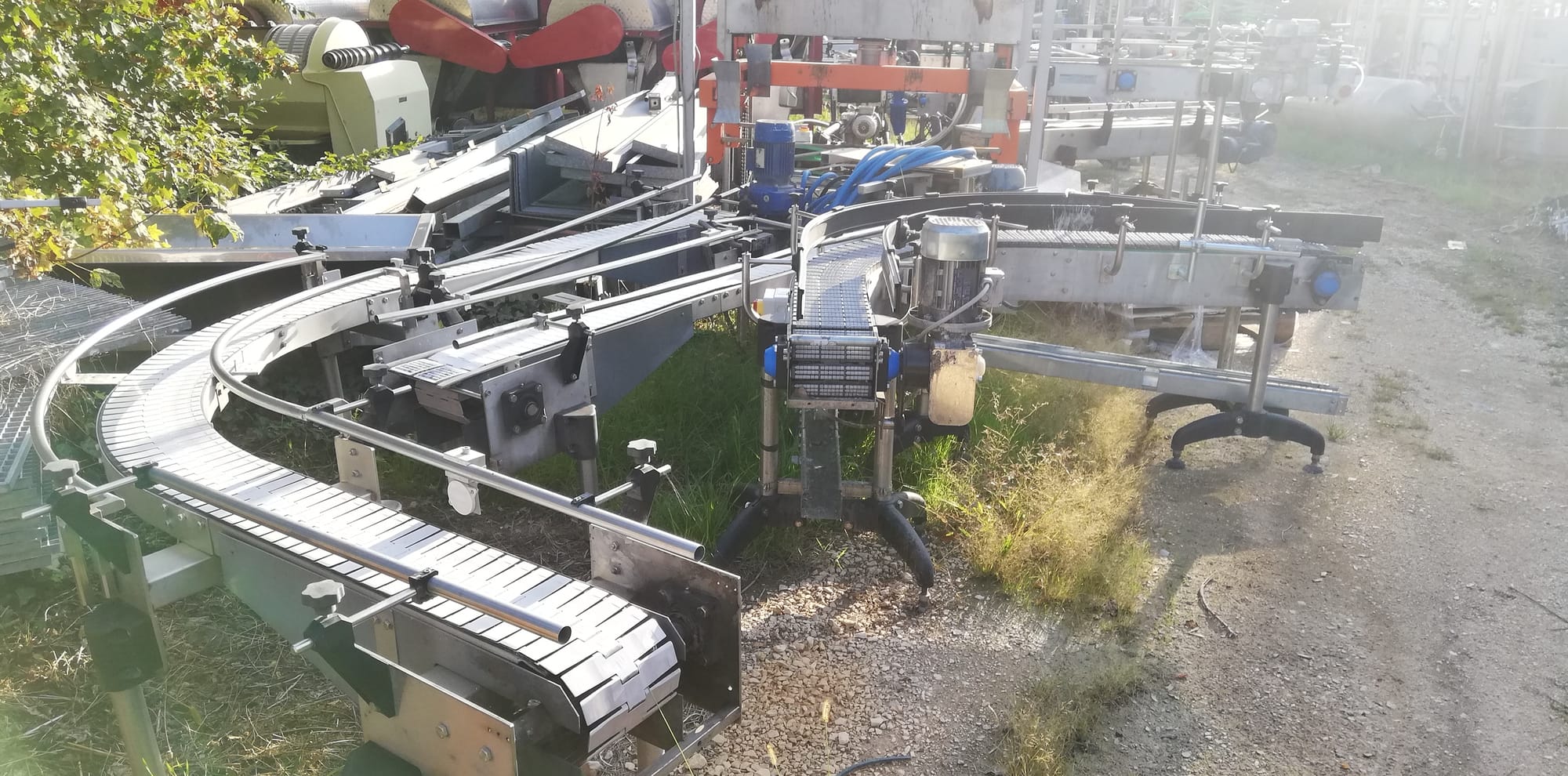 Stainless-steel case conveyors