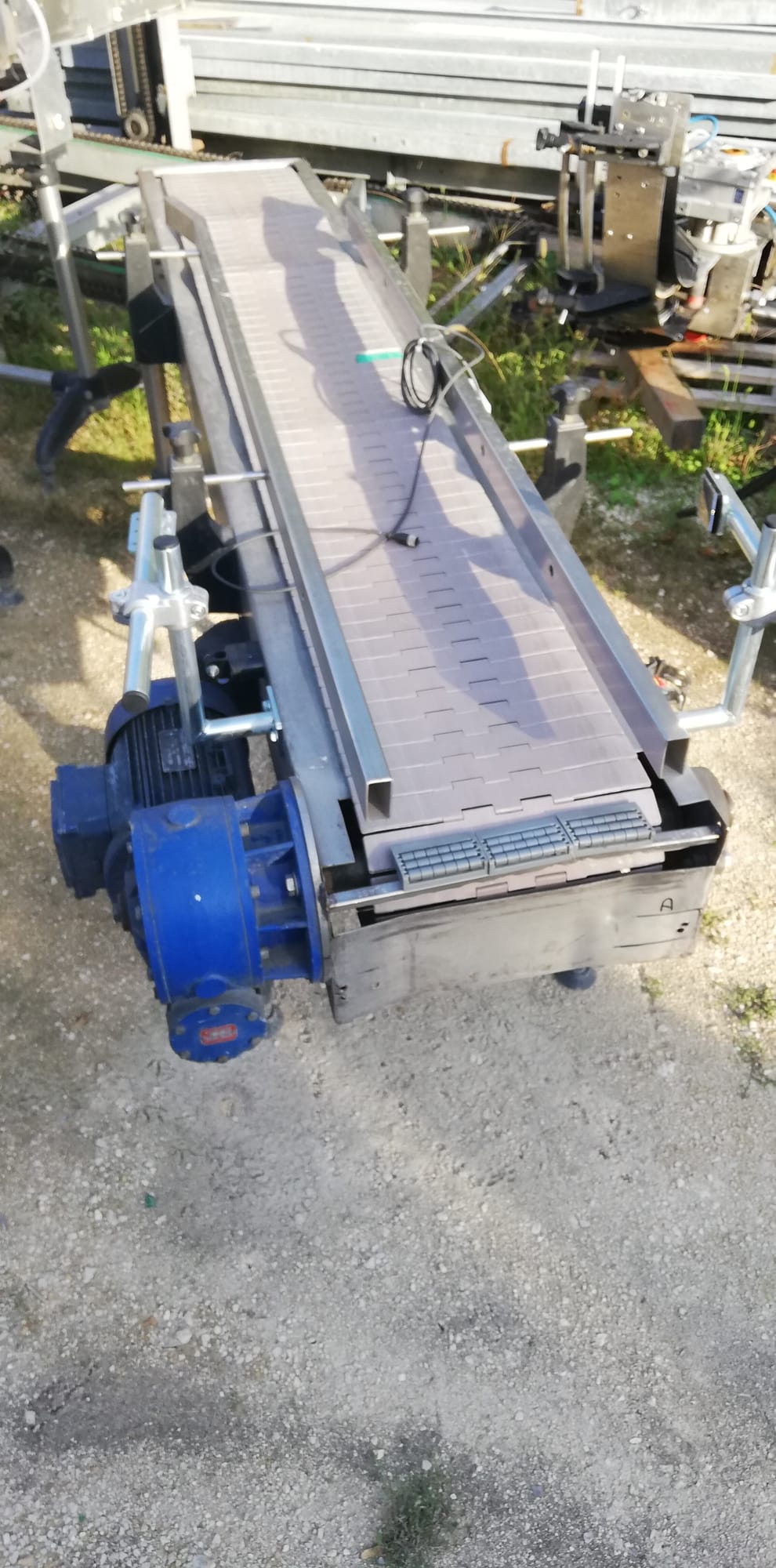 Stainless-steel case conveyors