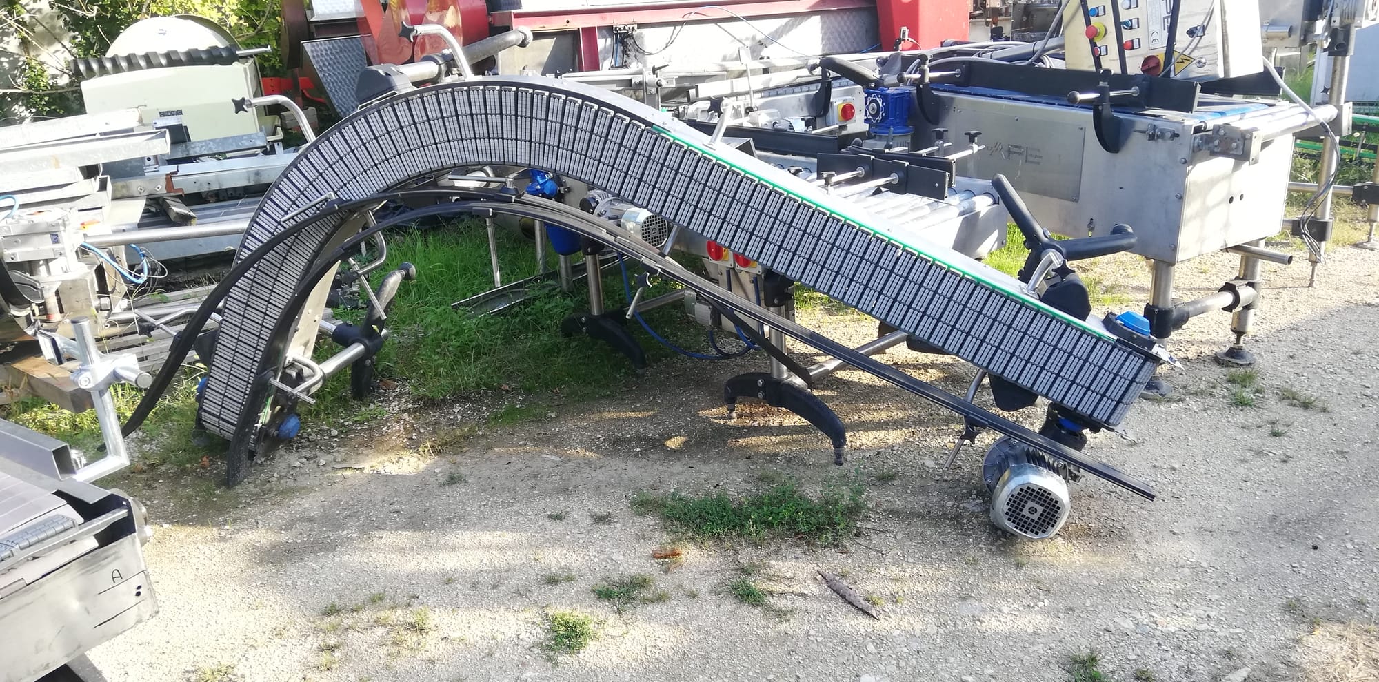 Stainless-steel case conveyors