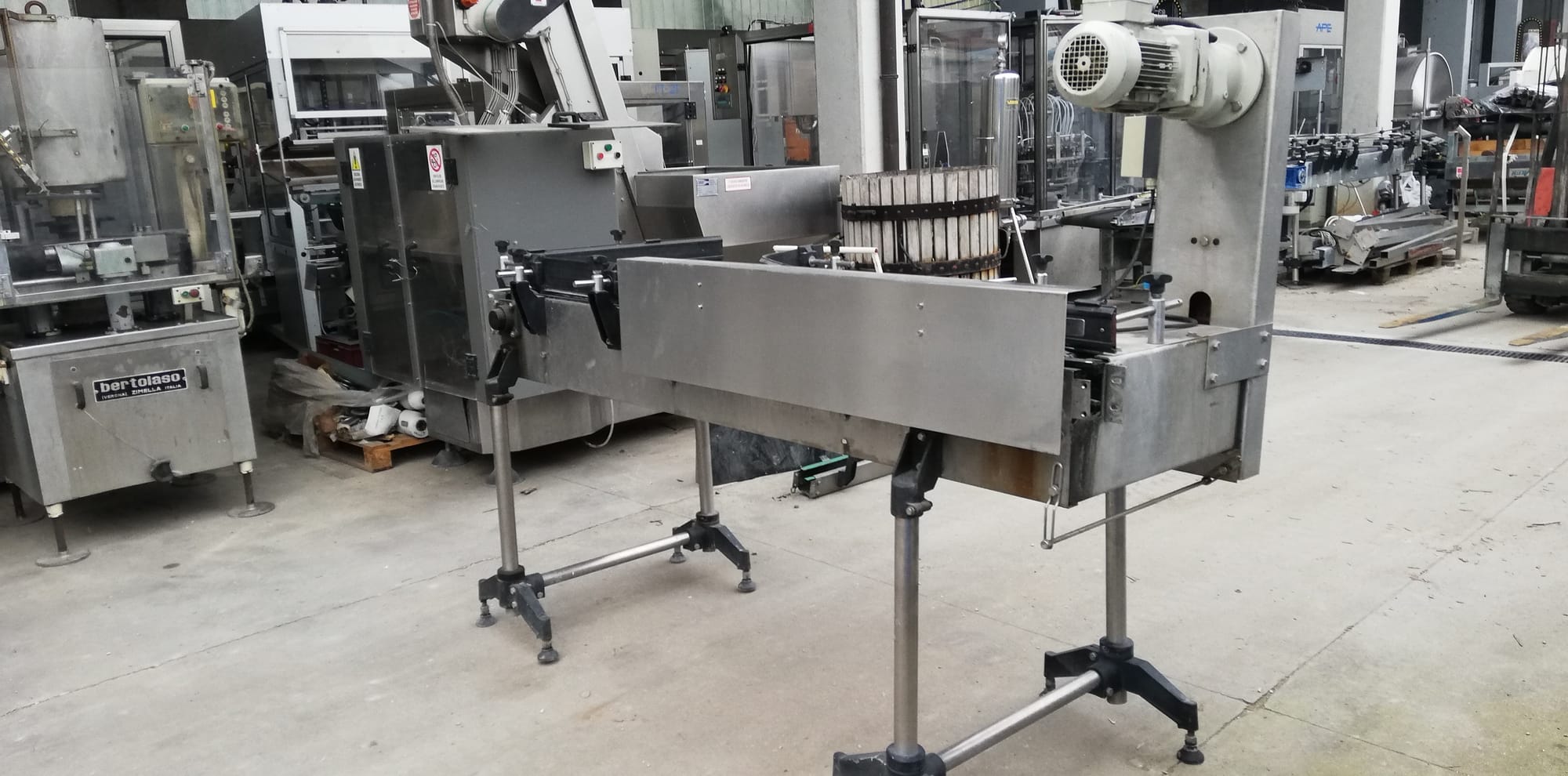 7-lane infeed accumulation tables (2 units)