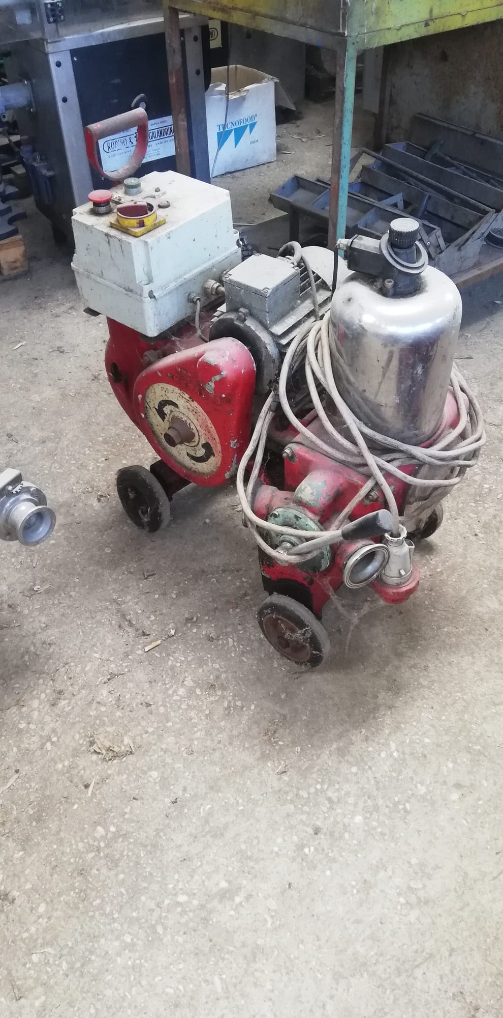 Esmeraldo piston pump