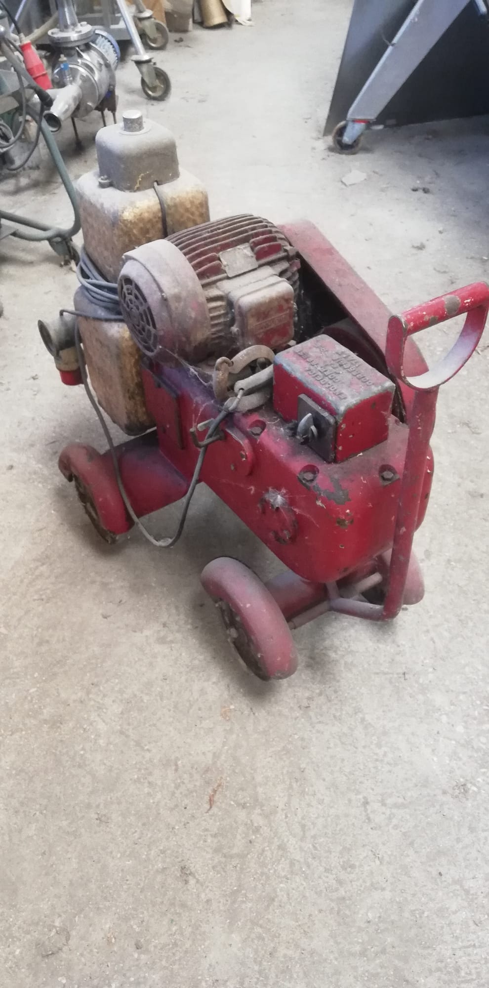 Gioiello piston pump