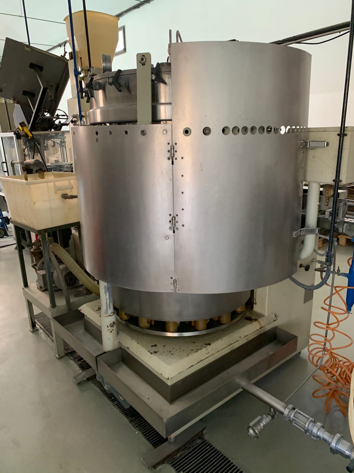 Cobert Bertolaso Exacta 16-valve isobaric filler