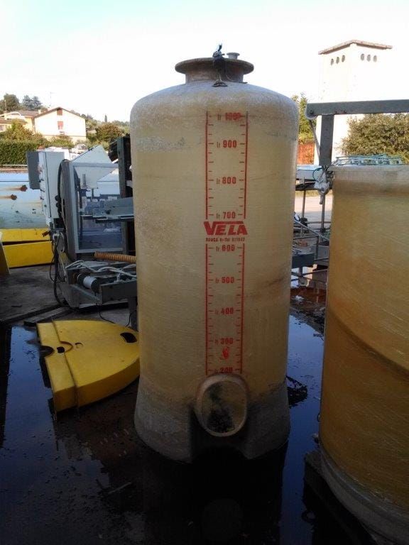 1,000 l fiberglass tank