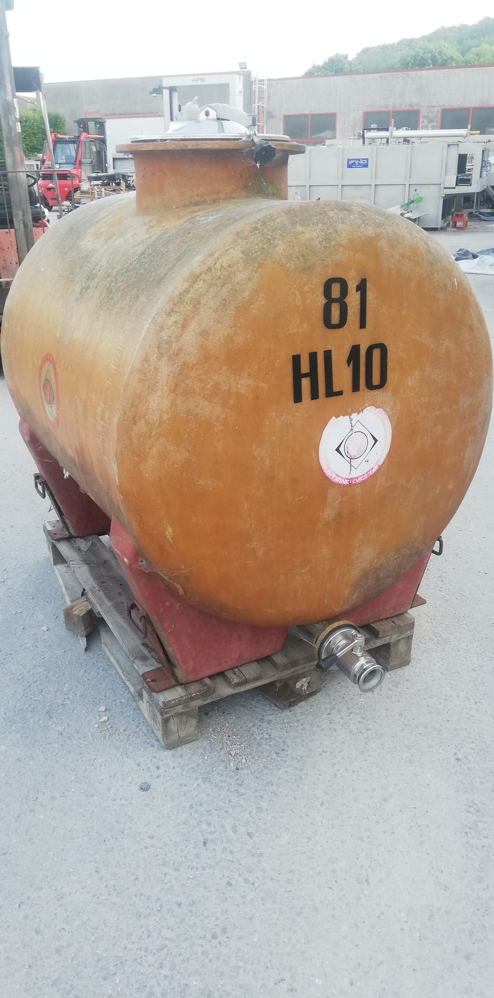 10 hl fiberglass transport tank