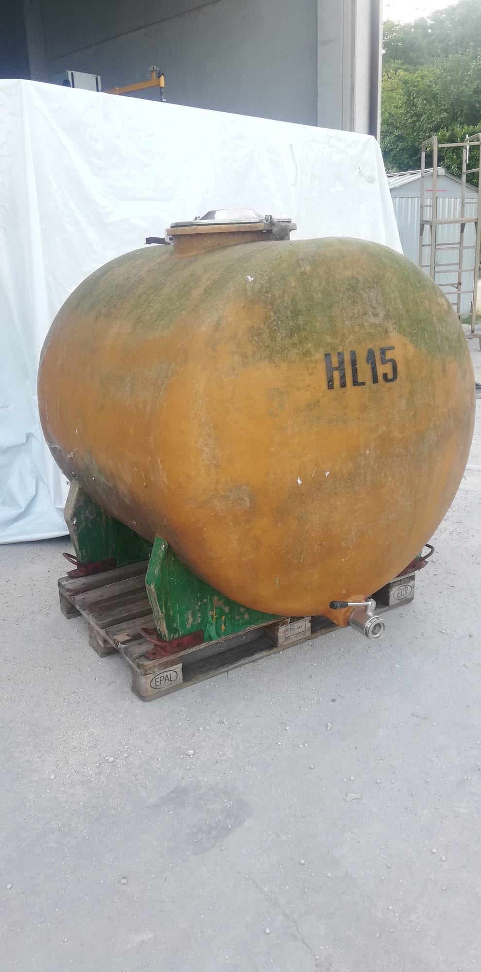 15 hl fiberglass transport tank