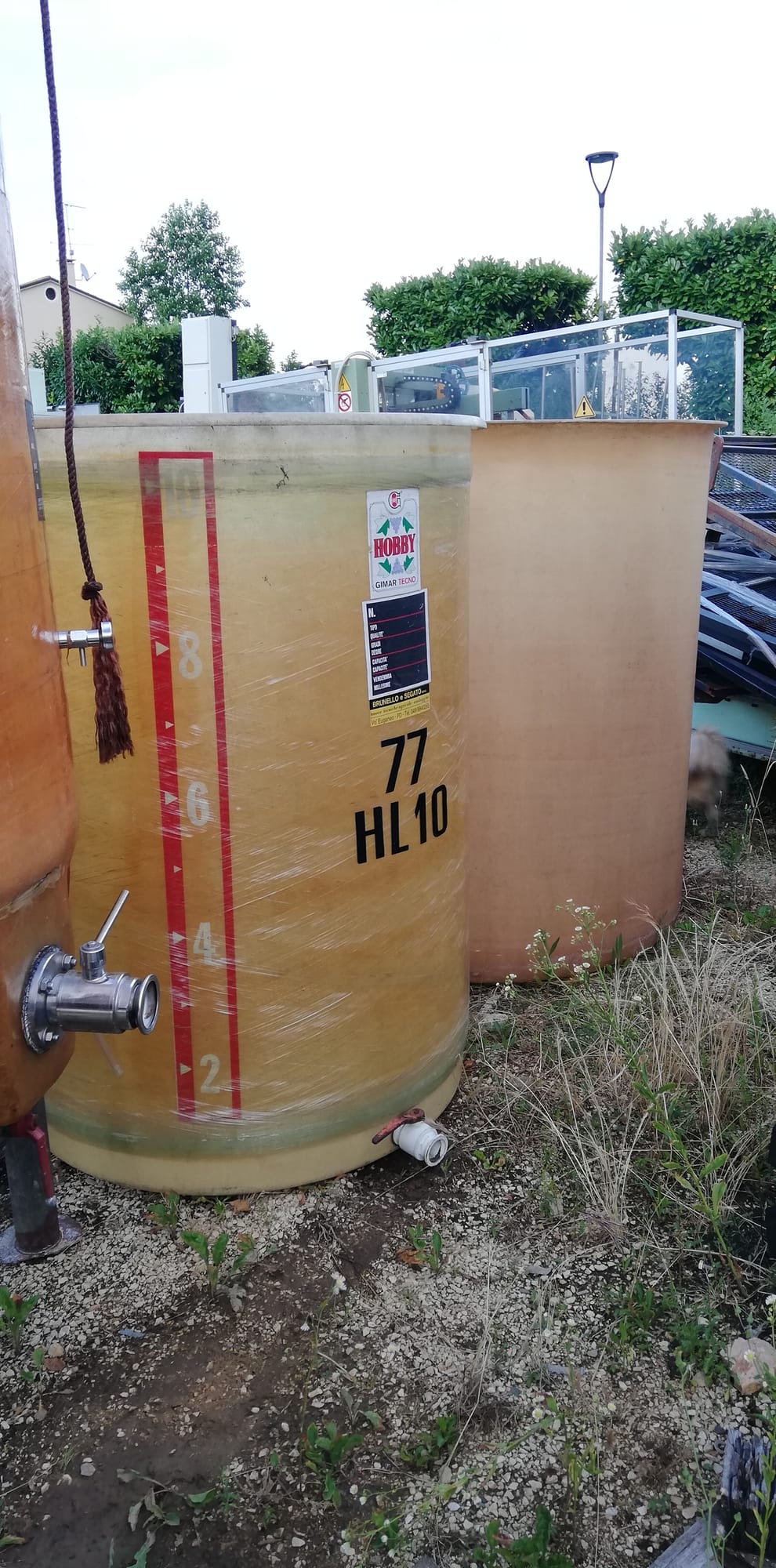 10 hl fiberglass variable-capacity tank