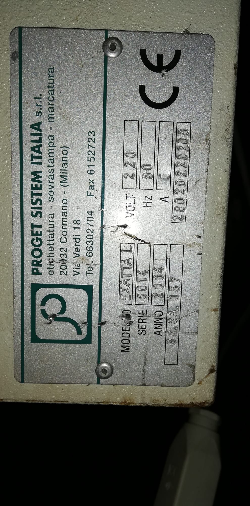 Self-adhesive labelling station for case sides
