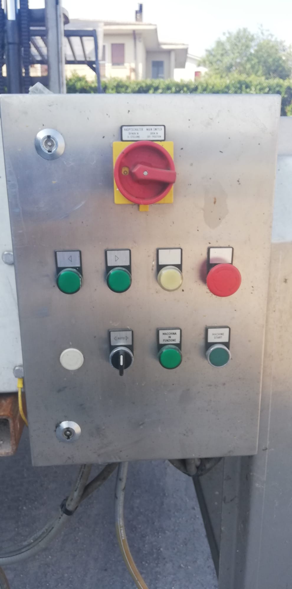 Bottle accumulation table