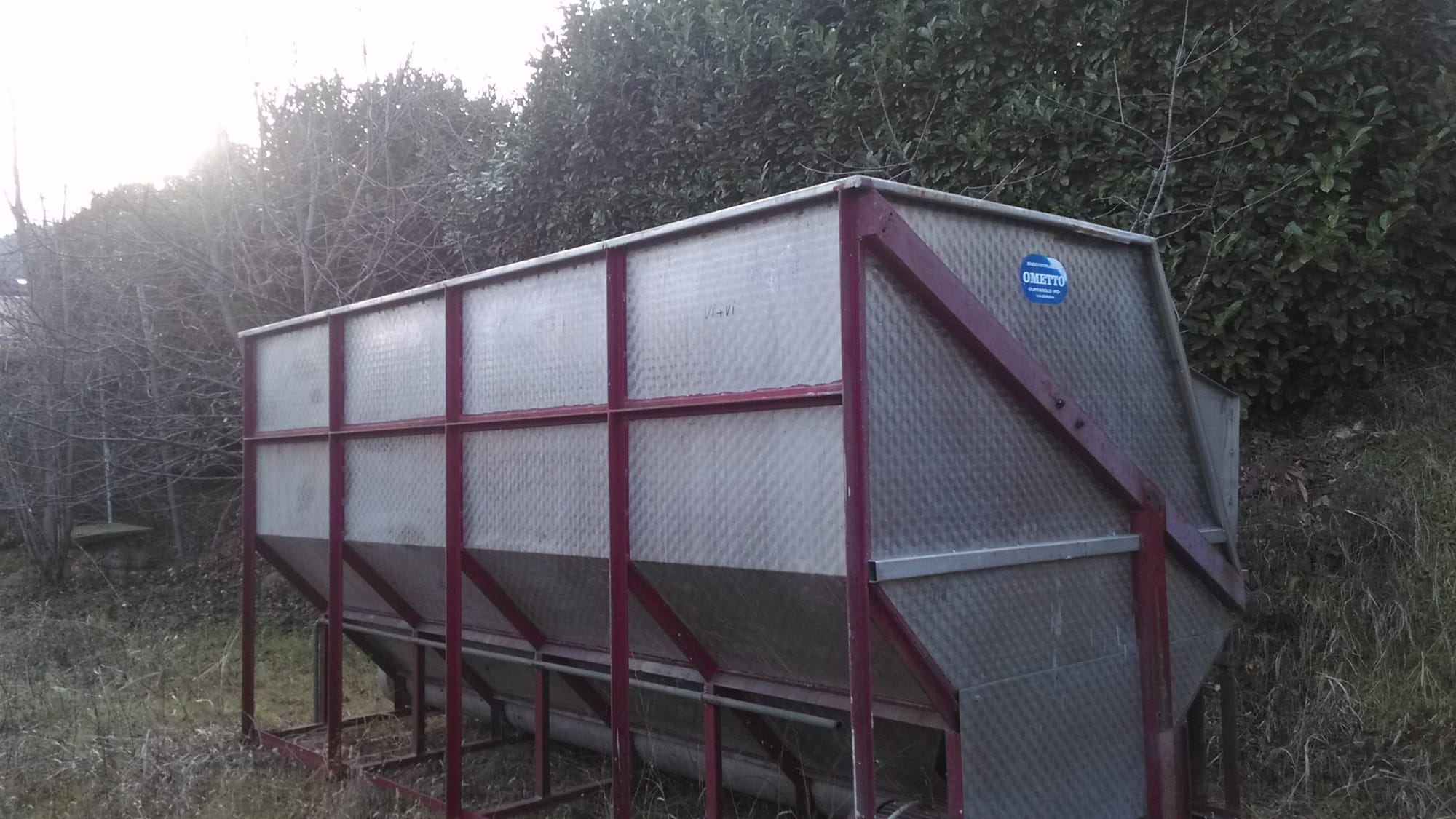 Grape receiving hopper
