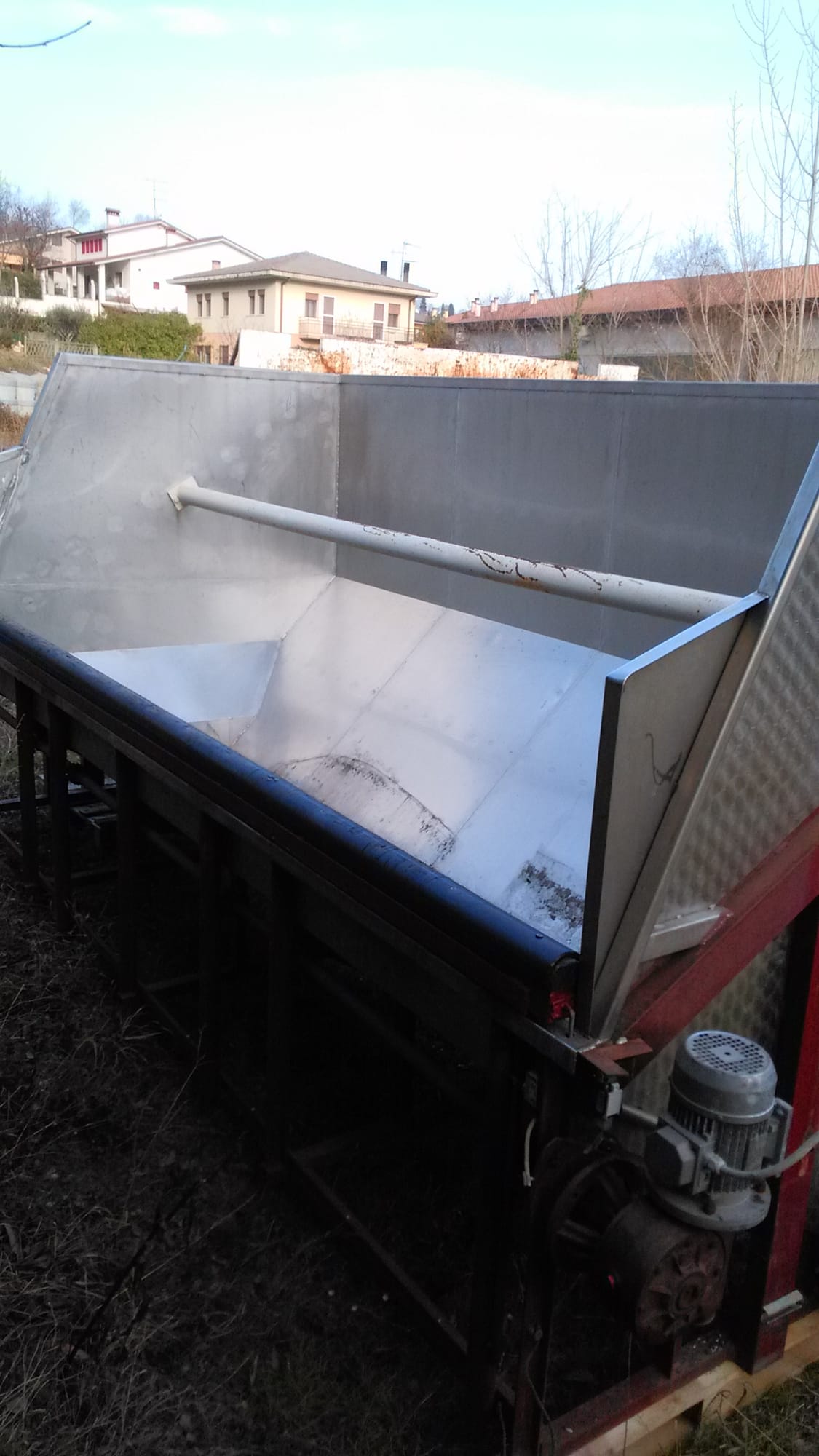 Grape receiving hopper